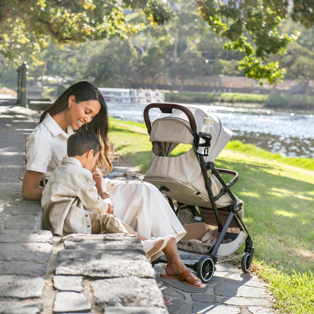 Britax-Römer Flylite travel stroller Mother and Child