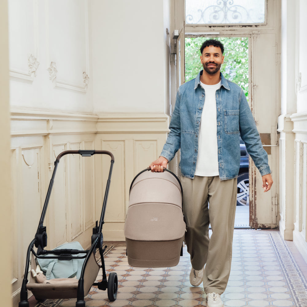 Britax Rio Travel System Stroller Pram Carrycot Teak father with baby
