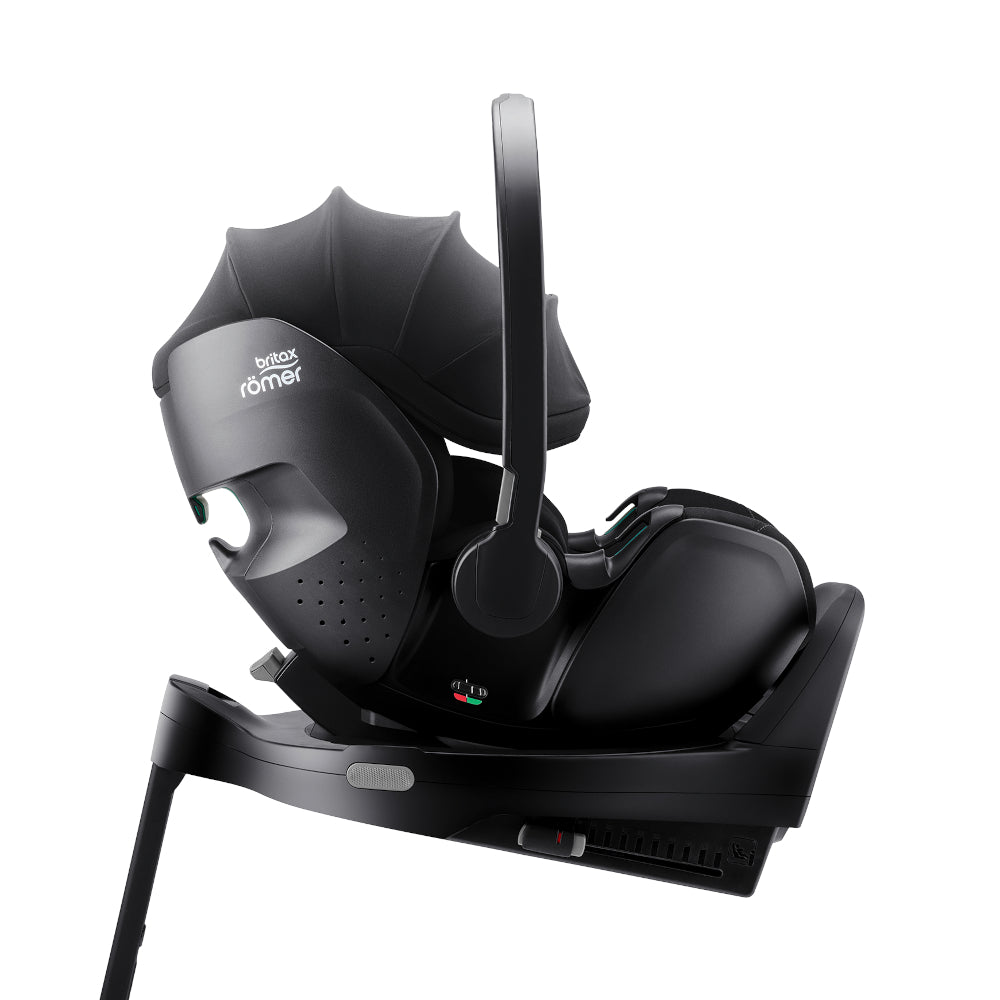 Britax-Römer Baby-Safe Pro infant carrier car seat in Deep Black on Vario 5Z ISOfix base