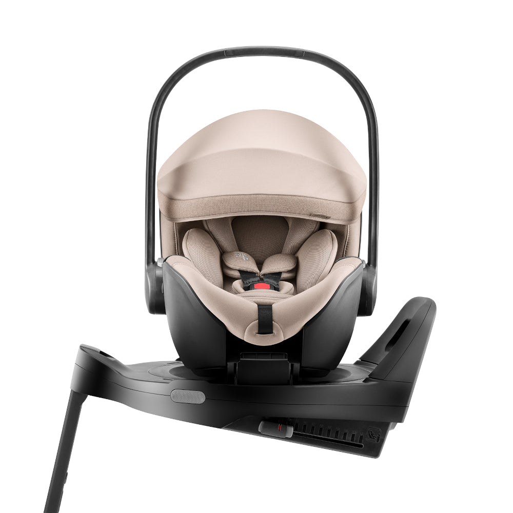 Britax-Römer Baby-Safe Pro infant carrier car seat in Teak on Vario 5Z ISOfix base