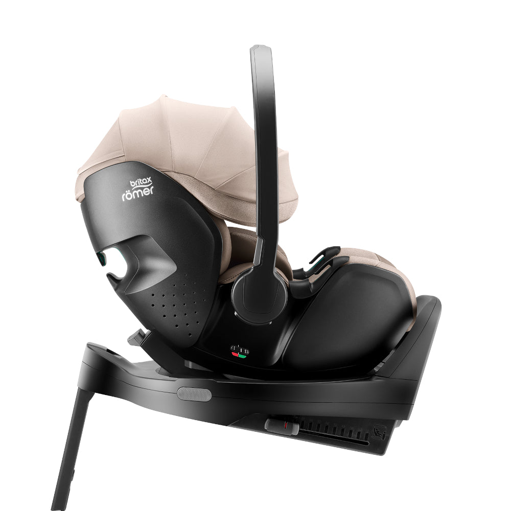 Britax-Römer Baby-Safe Pro infant carrier car seat in Teak on Vario 5Z ISOfix base