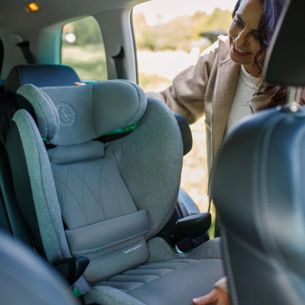 Avionaut MaxSpace AirFlow High Back Booster Seat Grey in car