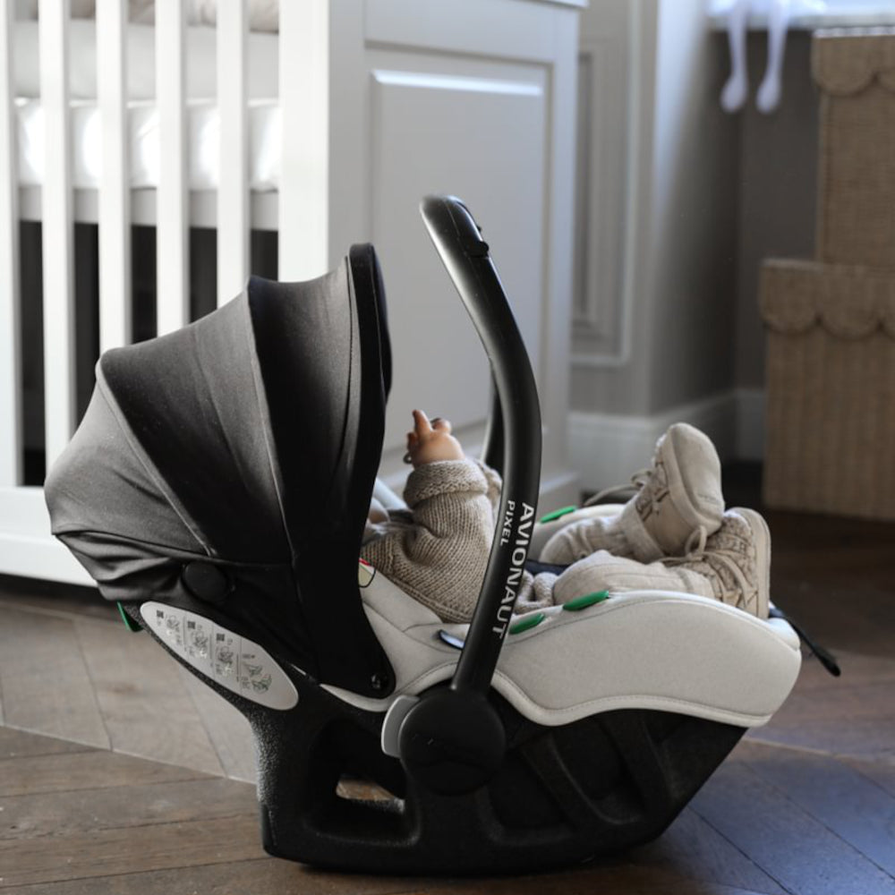 Avionaut Pixel PRO 2.0c Infant Carrier Car Seat Beige baby in bedroom