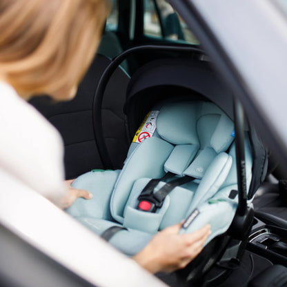 Avionaut Pixel PRO 2.0c Infant Carrier Car Seat Mint Green in car