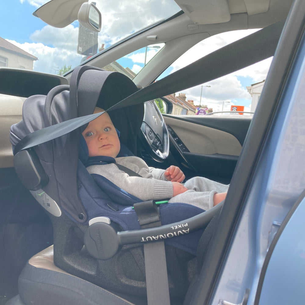 Avionaut Pixel PRO 2.0c Infant Carrier Car Seat Navy Blue Baby in car
