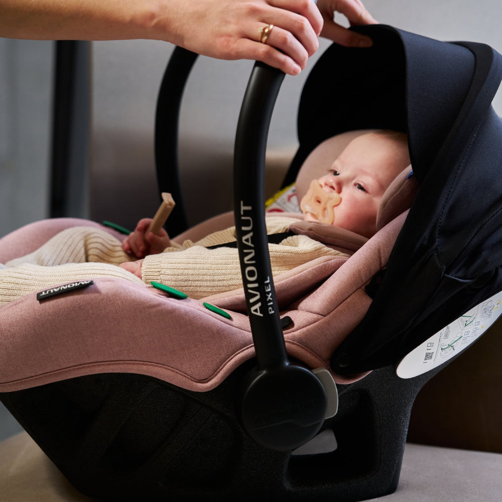 Avionaut Pixel PRO 2.0c Infant Carrier Car Seat Pink baby