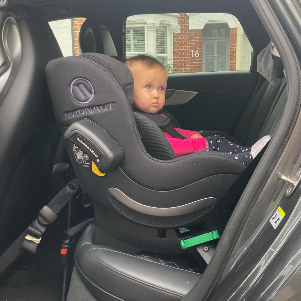 Avionaut Sky AirFlow rear facing car seat black baby in car