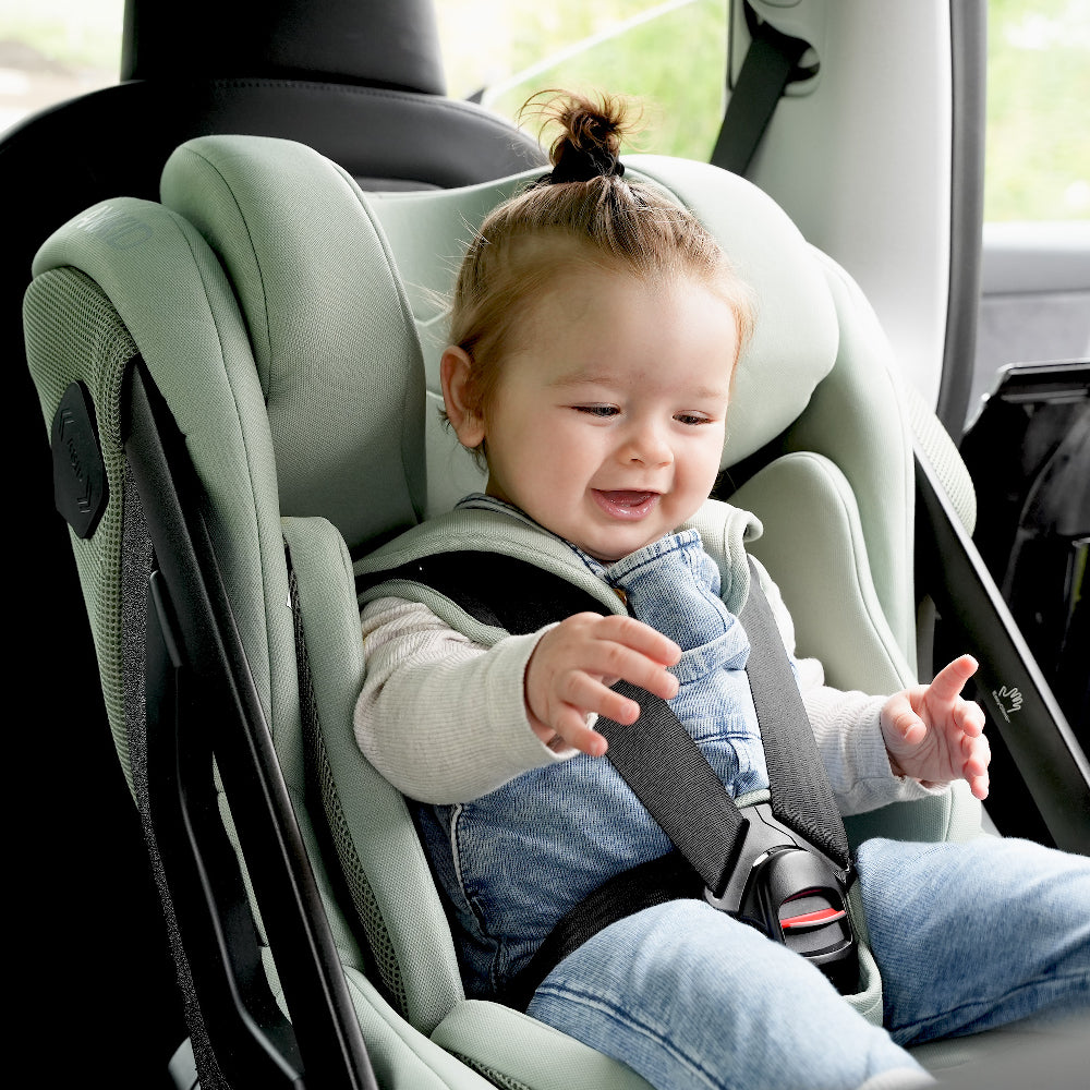 Axkid One+ 3 Car Seat Nordic Bloom Green Baby in car