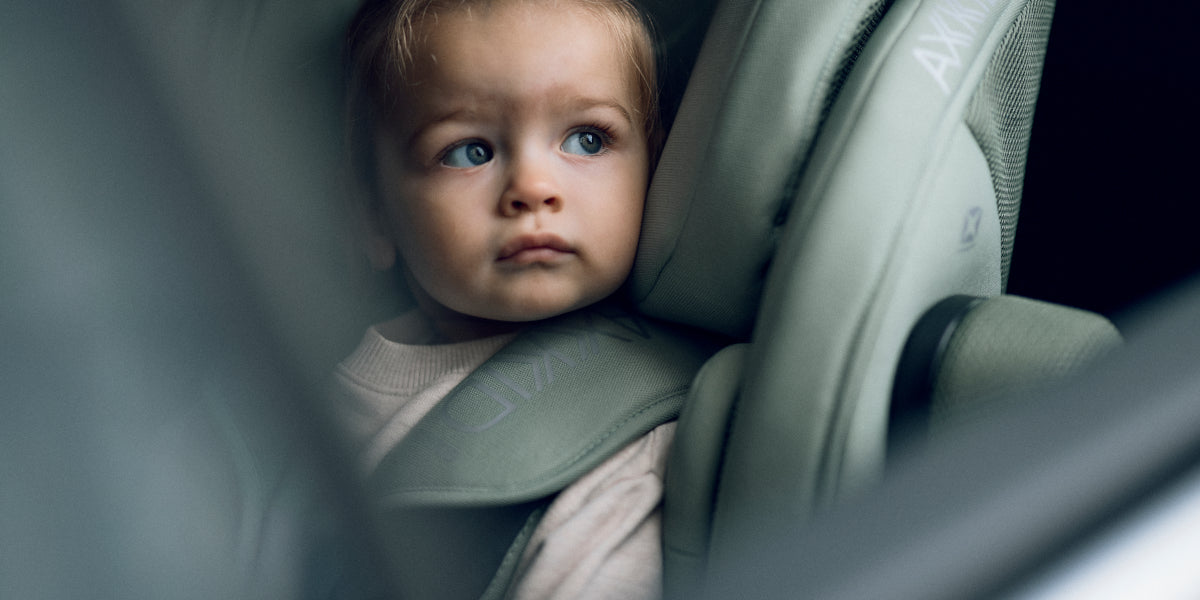 Girl in Axkid Minikid 4 Max, Nordic Bloom Green