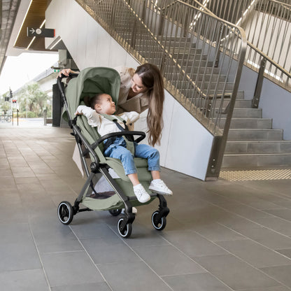 Britax-Römer Flylite travel stroller Sage Green Mother and Child