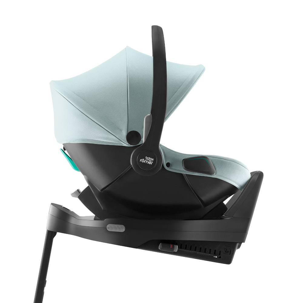 Britax Römer Baby-Safe Core infant carrier car seat in ocean blue, on Vario ISOfix base