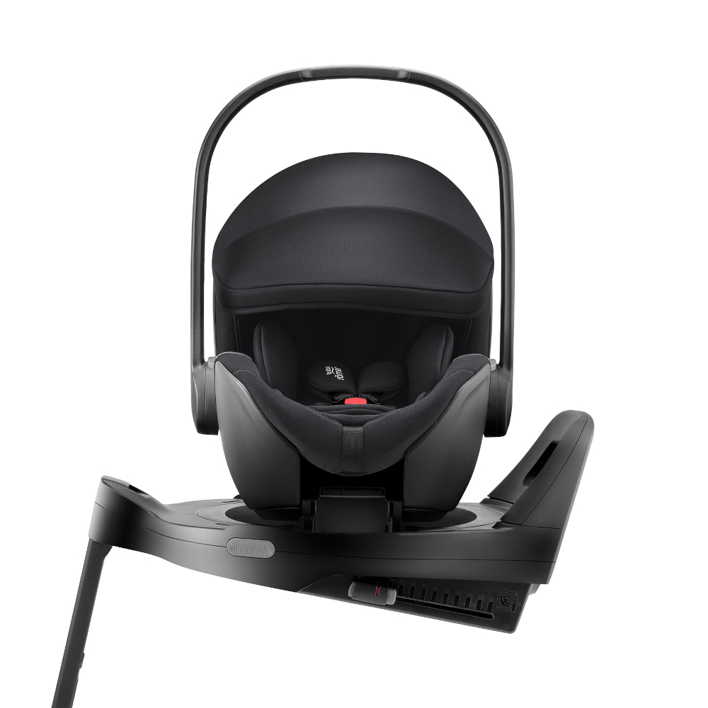 Britax-Römer Baby-Safe Pro infant carrier car seat in Deep Black on Vario 5Z ISOfix base