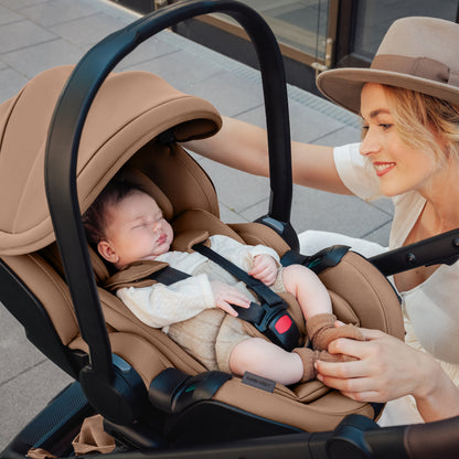 Mum with baby in Britax-Römer Baby-Safe Pro infant carrier car seat in Warm Caramel on Smile III pushchair
