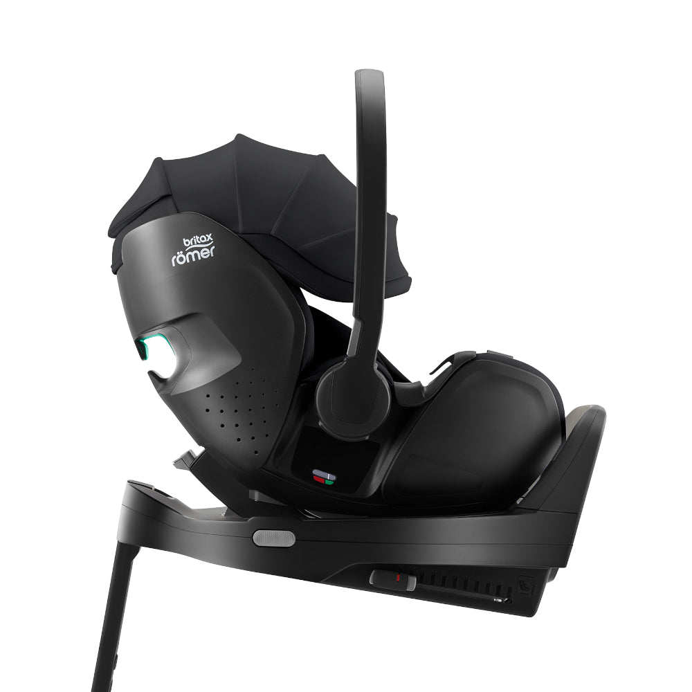 Britax-Römer Baby-Safe Pro infant carrier car seat in Onyx Black on Vario 5Z ISOfix base