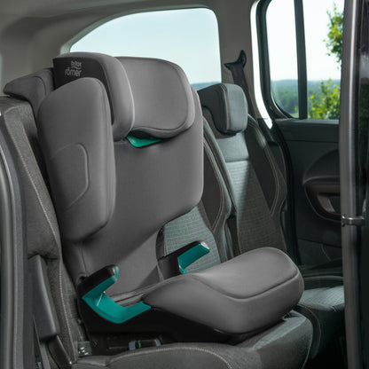 Britax-Römer Discovery Plus 2 high back booster car seat in midnight grey, in car