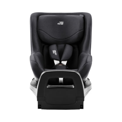 Britax-Römer Dualfix 5Z rear facing car seat in Deep Black on Vario 5Z ISOfix base