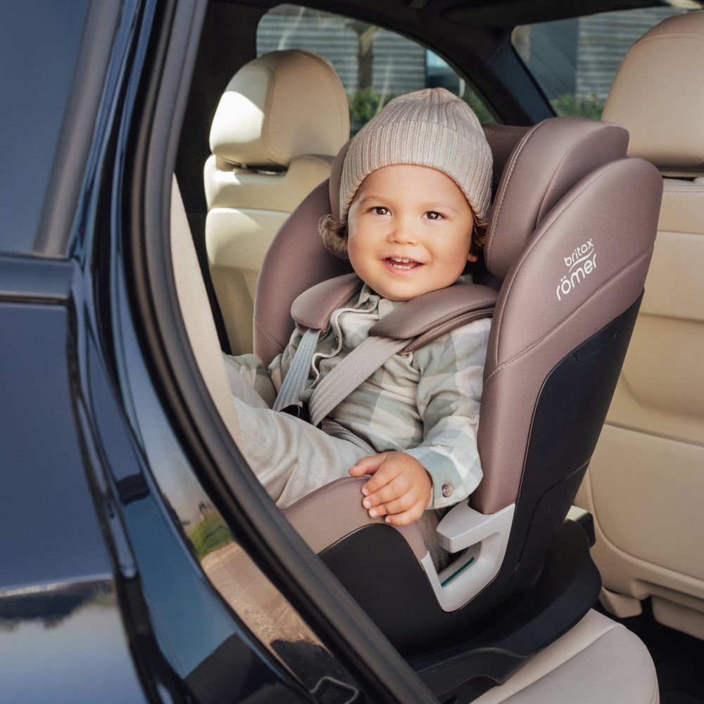 Britax-Römer Swivel ISOfix rear facing car seat in Dusty Rose, toddler in car