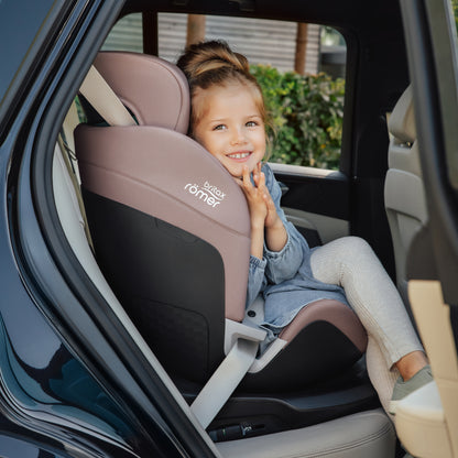 Britax-Römer Swivel ISOfix high back booster car seat in Dusty Rose, girl in car