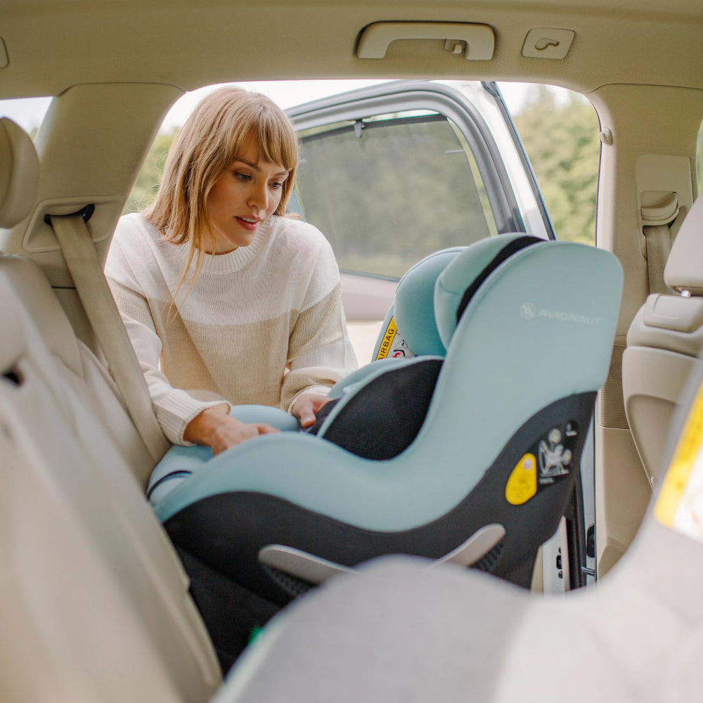 Avionaut Sky AirFlow rear facing car seat mint green woman in car